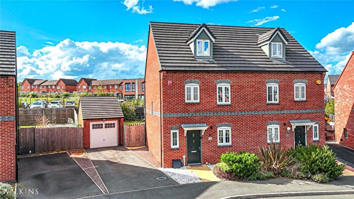 3 Bedroom Semi-Detached House For Sale In Meadow Way, Tamworth, Staffordshire, B79