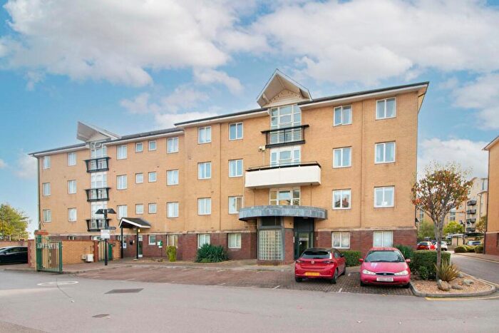 2 Bedroom Flat To Rent In Adventurers Quay, Cardiff Bay, CF10