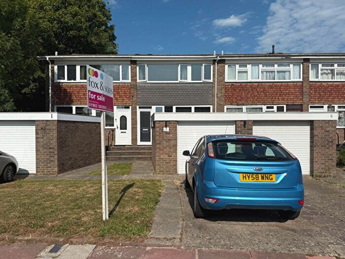 3 Bedroom Terraced House For Sale In Radnor Road, Worthing, BN13