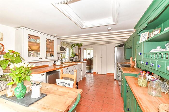 3 Bedroom Detached House For Sale In Maidstone Road, Paddock Wood, Kent, TN12