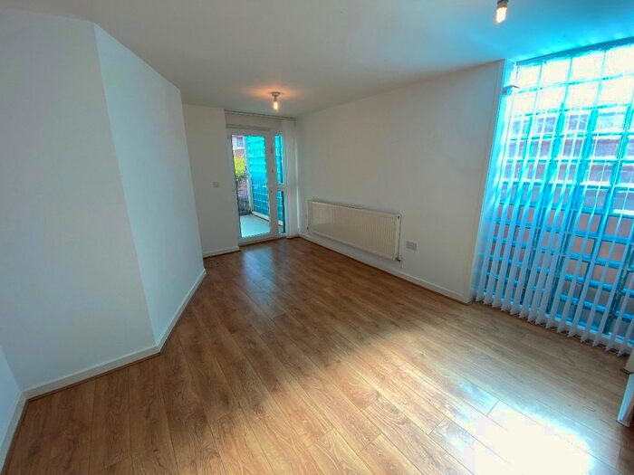 2 Bedroom Flat To Rent In Roxburgh Street, Bootle, Liverpool, L20