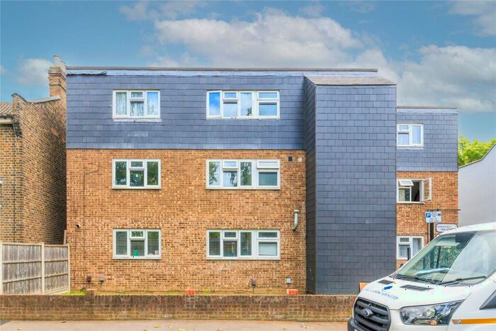2 Bedroom Flat To Rent In Beresford Road, Walthamstow, London, E17