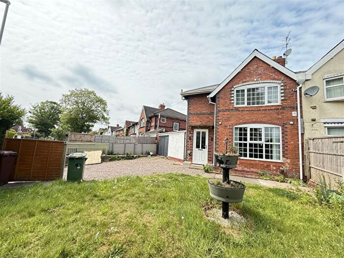 3 Bedroom Semi-Detached House To Rent In Broadstone Avenue, Leamore, Walsall, WS3