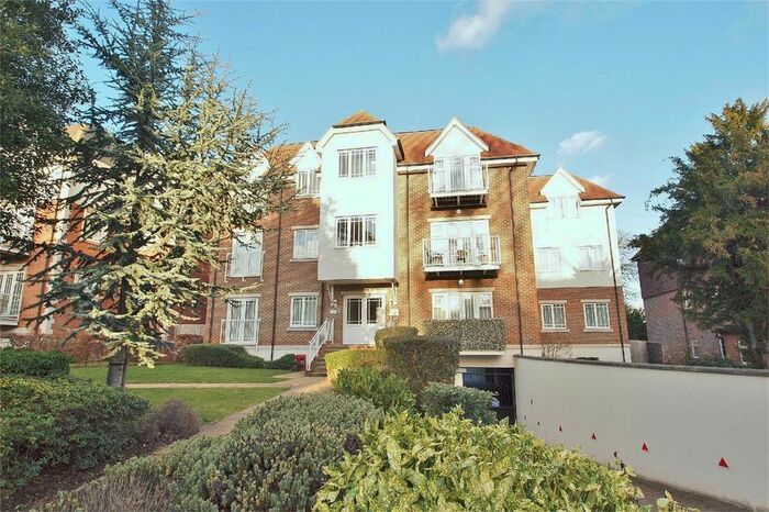 2 Bedroom Flat To Rent In Beckenham Grove, Shortlands, Bromley BR2