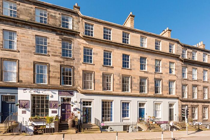 3 Bedroom Flat For Sale In / Broughton Street, New Town, Edinburgh, EH1