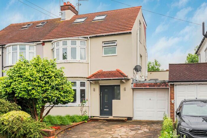 4 Bedroom Semi-Detached House To Rent In Queen Annes Grove, London, EN1