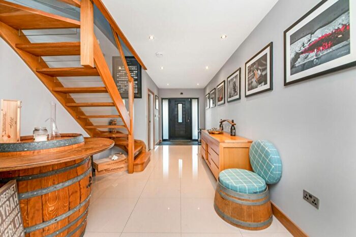5 Bedroom Detached House For Sale In Northgate, Honley, HD9