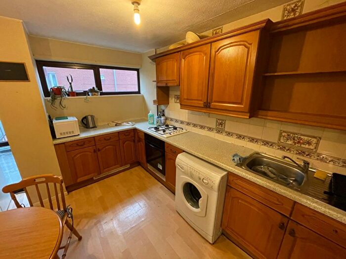 2 Bedroom Flat To Rent In Roseland Way, Birmingham, West Midlands, B15