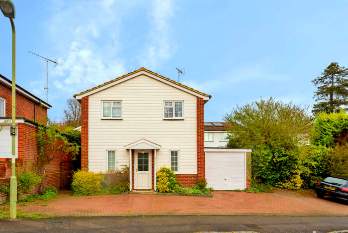 4 Bedroom Detached House To Rent In Milton Close, Henley-on-Thames, Oxfordshire, RG9