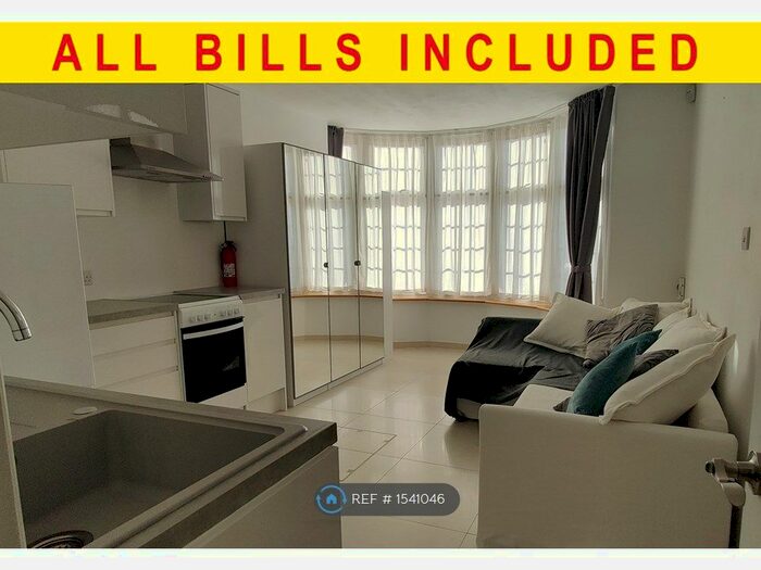 Studio To Rent In Flower Lane, London, NW7