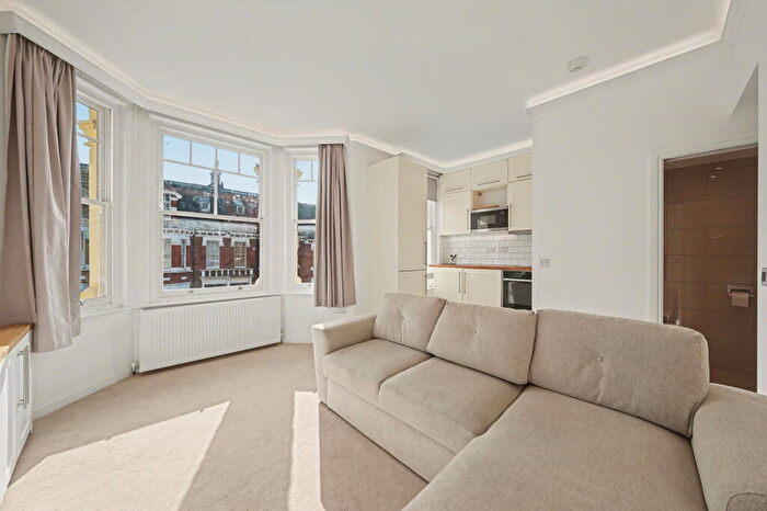 1 Bedroom Apartment For Sale In Inglewood Road, West Hampstead, NW6