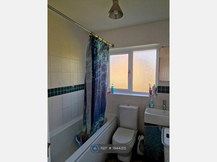 3 Bedroom Semi-Detached House To Rent In Housesteads Drive, Hoole, Chester, CH2