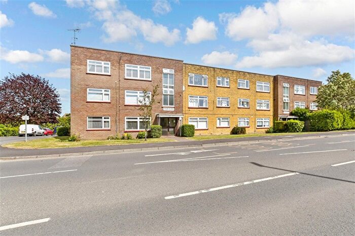 2 Bedroom Flat For Sale In Coulsdon Road, Caterham, Surrey, CR3