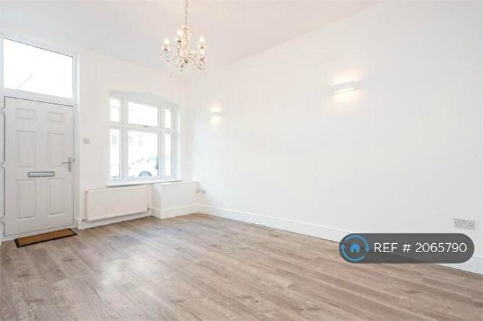 2 Bedroom Flat To Rent In Alexandra Road, Windsor, SL4