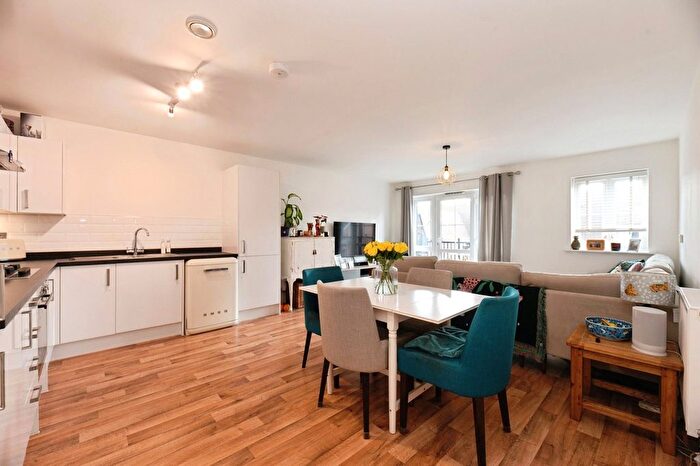 2 Bedroom Flat For Sale In Alderson Grove, Walton-On-Thames, Surrey, KT12