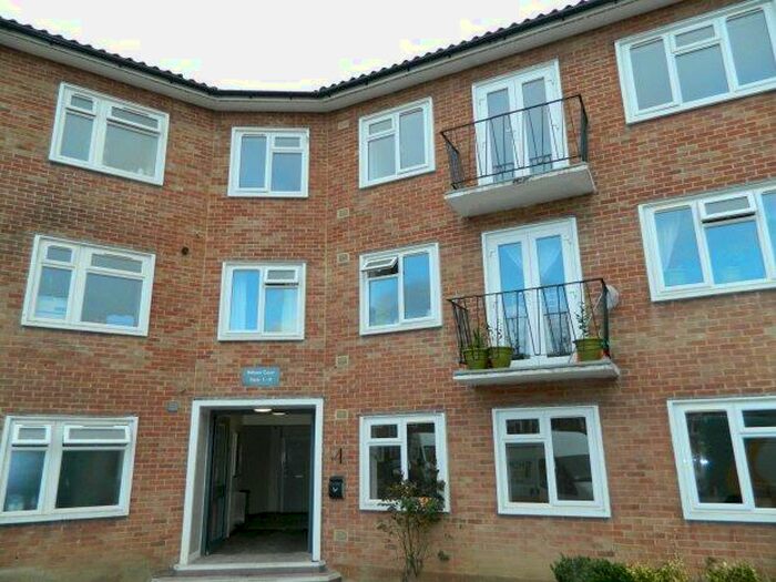 1 Bedroom Flat To Rent In Pelham Court, RH12