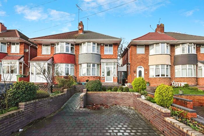 3 Bedroom Semi Detached House For Sale In Wagon Lane, Solihull, B92