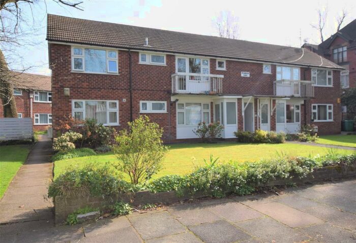 2 Bedroom Apartment To Rent In Holmwood Court, Ballbrook Avenue, Didsbury, M20