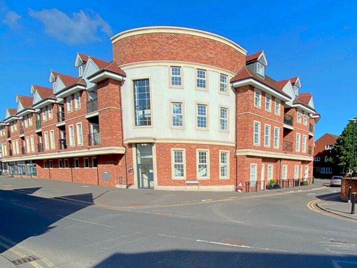 1 Bedroom Apartment To Rent In Saxons Court, Peach Street, Wokingham, RG40