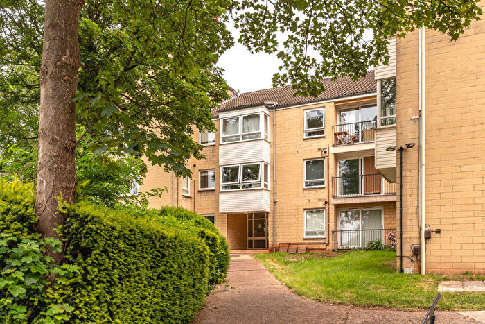 2 Bedroom Flat For Sale In Overnhurst Court, Bristol, BS16