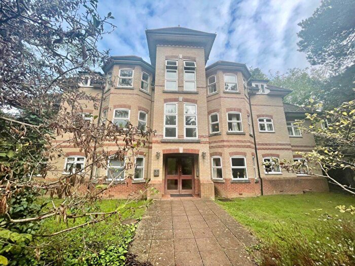 2 Bedroom Flat To Rent In Two Bedroom Ground Floor, Charminster (), P00