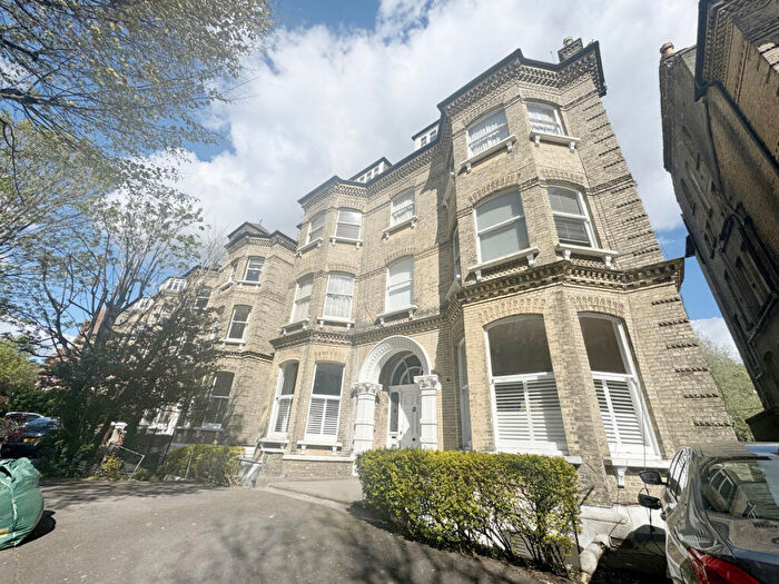 2 Bedroom Apartment For Sale In The Drive, Hove, BN3