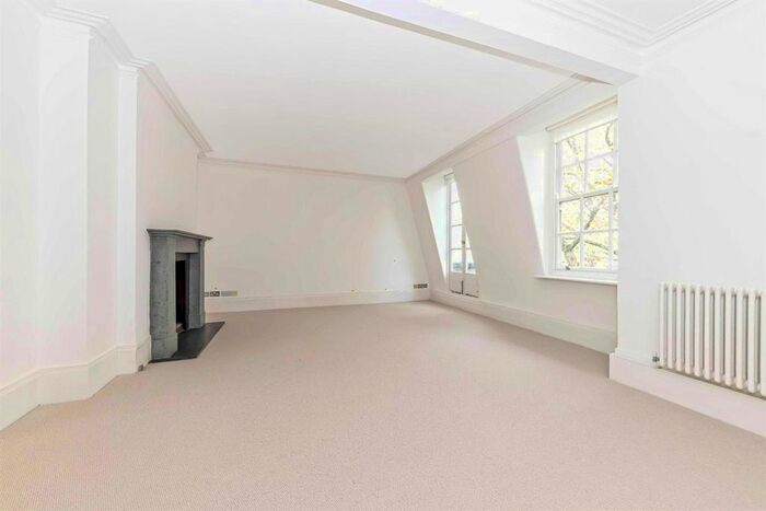 4 Bedroom Flat To Rent In Old Brompton Road, London, SW5