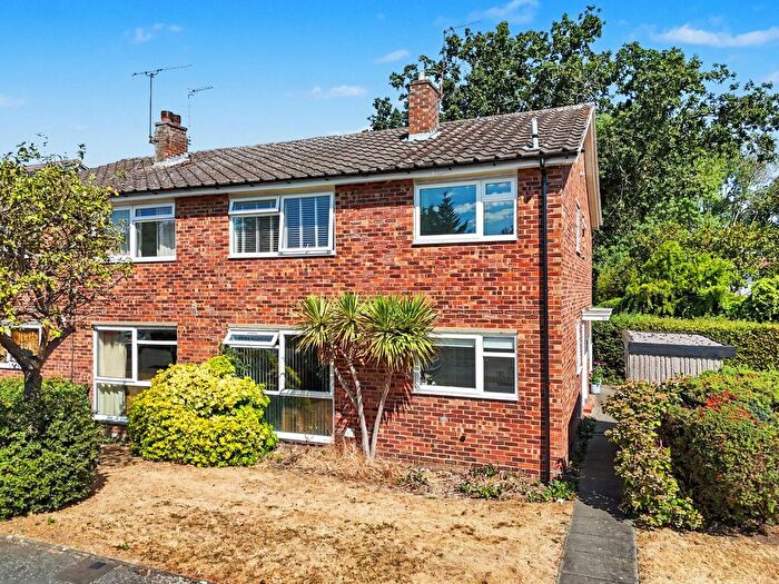 2 Bedroom Maisonette For Sale In Warwick Gardens, Thames Ditton, KT7
