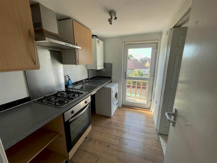 Studio To Rent In Layton Road, Hounslow, TW3