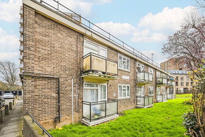 1 Bedroom Flat For Sale In Green Lanes, Newington Green, , Newington Green, London, N16