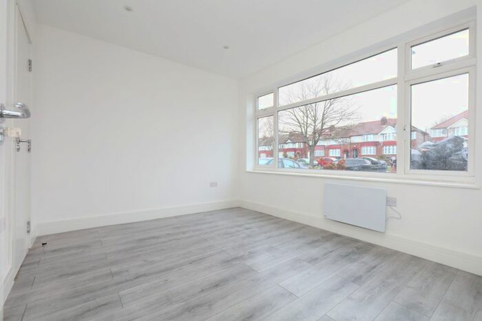 Studio To Rent In The Fairway, Northolt, UB5