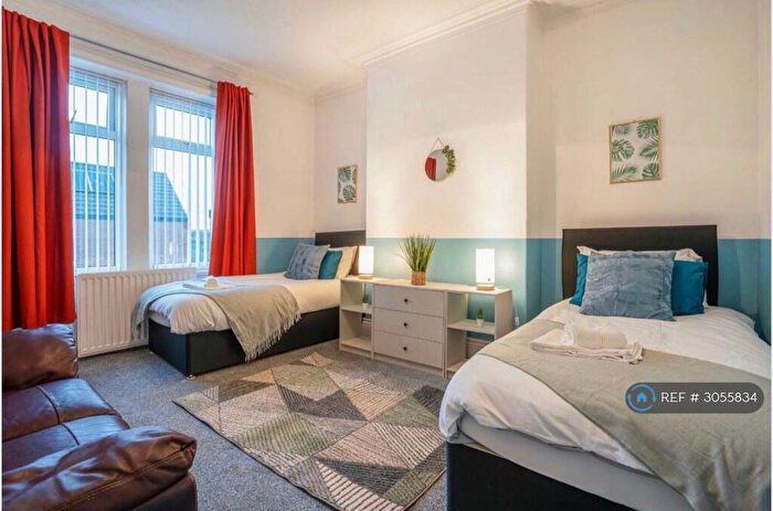 3 Bedroom Flat To Rent In Macadam St, Gateshead, NE8