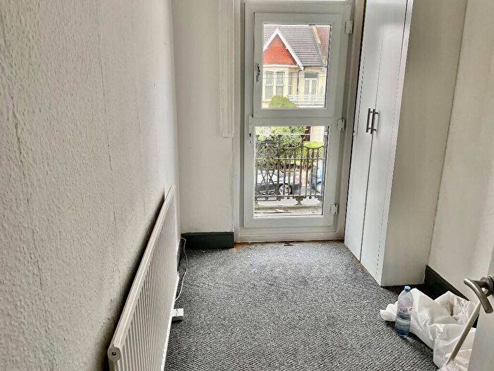 2 Bedroom Flat To Rent In Cobham Road, Westcliff-On-Sea, Essex, SS0