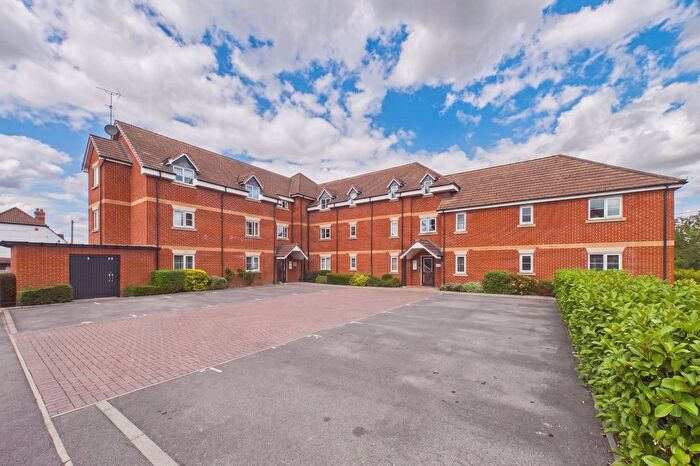 2 Bedroom Flat For Sale In Calver Close, Winnersh, Wokingham, Berkshire, RG41