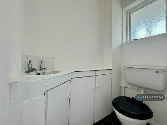 4 Bedroom Terraced House To Rent In Pemberton Gardens, Romford, RM6