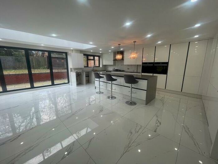 5 Bedroom House To Rent In Sherwood Mews, Birmingham, B28