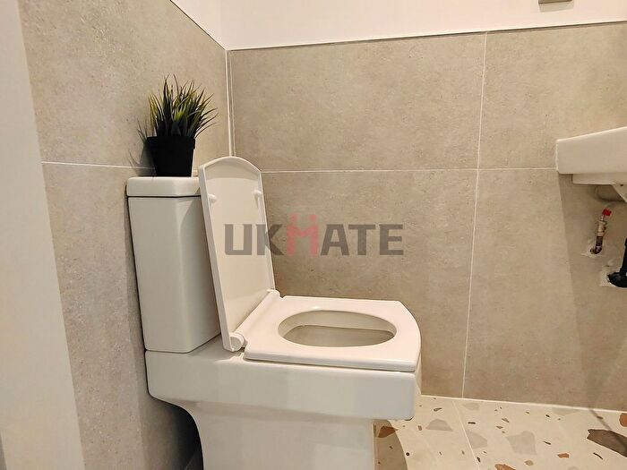 1 Bedroom Semi-Detached House To Rent In Villiers Road, Kingston Upon Thames, KT1