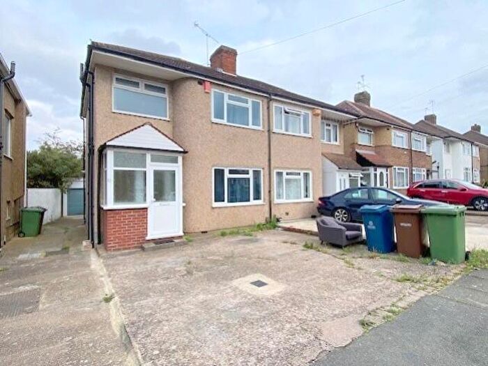 3 Bedroom Semi-Detached House To Rent In Warwick Avenue, Harrow, Greater London, HA2