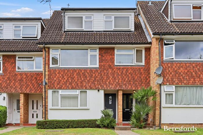 4 Bedroom Maisonette For Sale In Chapel Court, Billericay, CM12