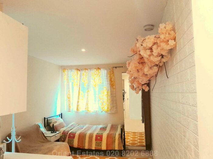 Studio To Rent In Lower Strand, Colindale, NW9