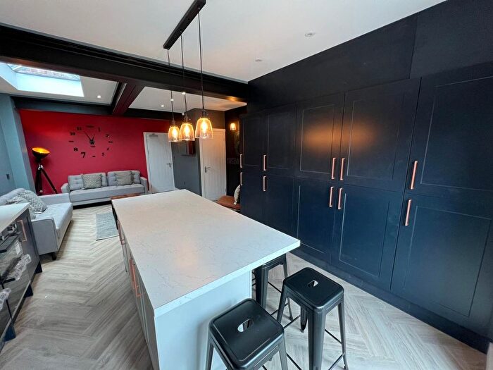 7 Bedroom Semi-Detached House To Rent In Rusholme Grove, Manchester, M14