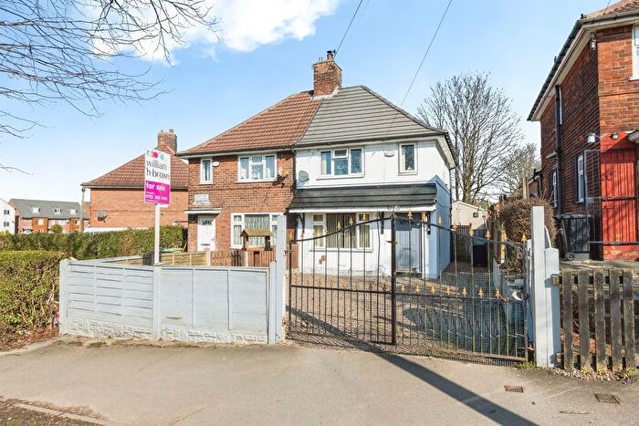 3 Bedroom Semi Detached House For Sale In Dufton Approach, Leeds, LS14
