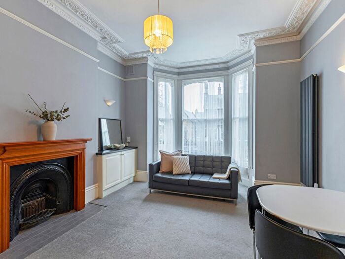 2 Bedroom Flat To Rent In Coverdale Road, London, W12
