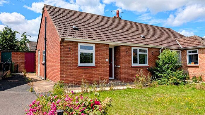 2 Bedroom Semi-Detached Bungalow For Sale In Poplar Grove, Kennington, OX1