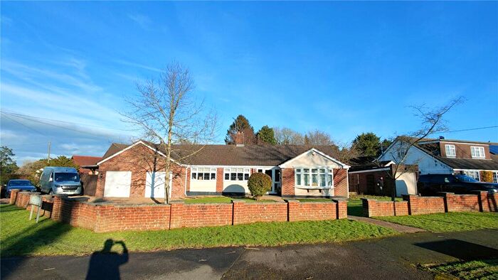 3 Bedroom Bungalow For Sale In Willow Walk, Meopham, Gravesend, Kent, DA13