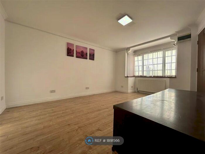 1 Bedroom Flat To Rent In Fl, Winnersh, Wokingham, RG41