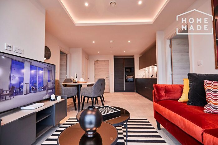 2 Bedroom Flat To Rent In Angel Gardens, M4