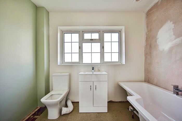 3 Bedroom End Of Terrace House For Sale In Clive Road, Sittingbourne, Kent, ME10