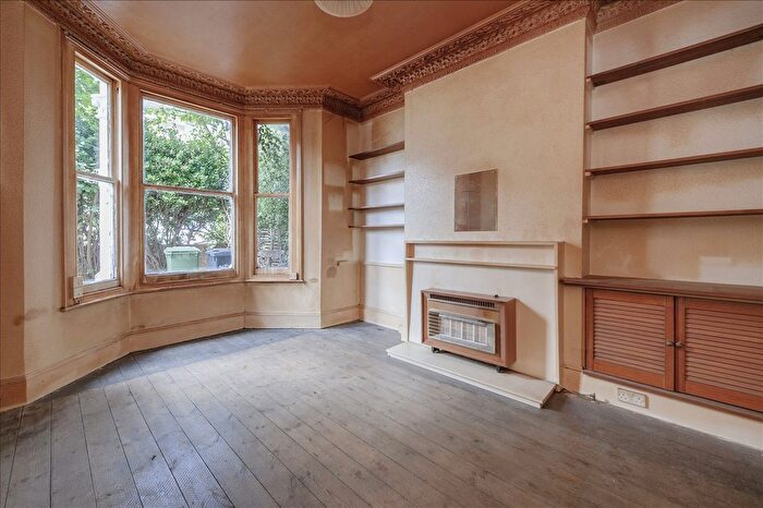 4 Bedroom Property For Sale In Oaklands Grove, Shepherd's Bush, W12