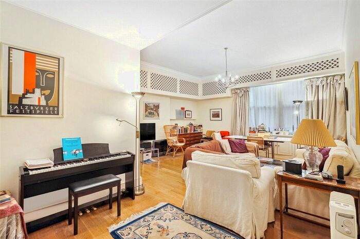 2 Bedroom Flat To Rent In Queens Gate, South Kensington, London, SW7